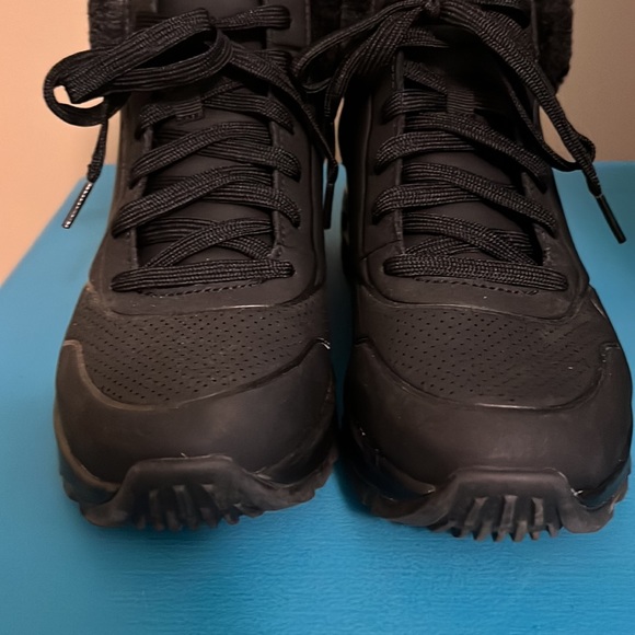 Skechers high top sneakers black size 8 - Picture 3 of 7